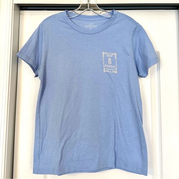 Vineyard Vines Skip Monday Blue Pineapple T-shirt Size M - Picture 1 of 4
